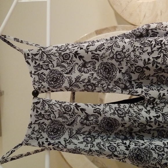 Small BCX Black White Floral Jumper - Picture 7 of 7